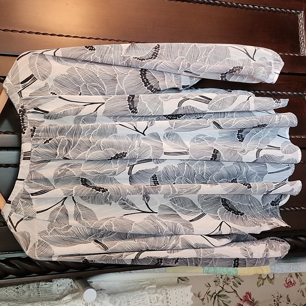 4/$20 By Together Collection Floral Sheer Blouse - Picture 4 of 6